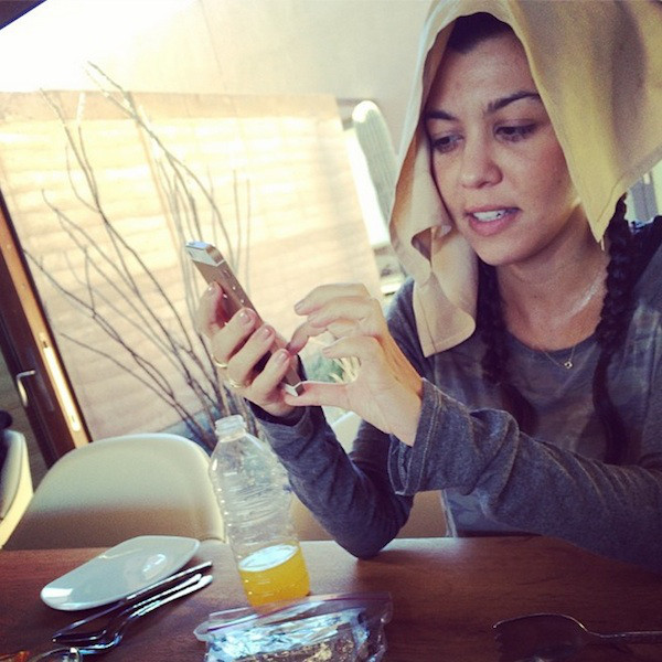 Kourtney Kardashian sem maquiagem Kourtney Kardashian sem maquiagem